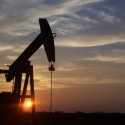 CA Halts Fracking Permits in Oil Producer Crackdown